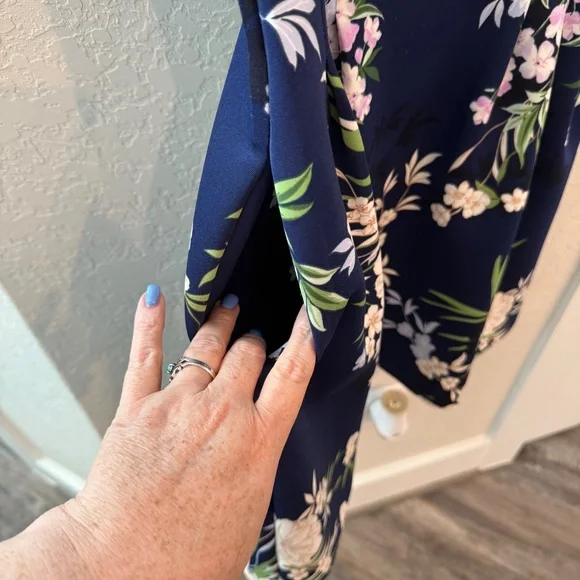 Vince Camuto Cocktail Sleeveless Blue Floral Dress Size 6 - Picture 3 of 7